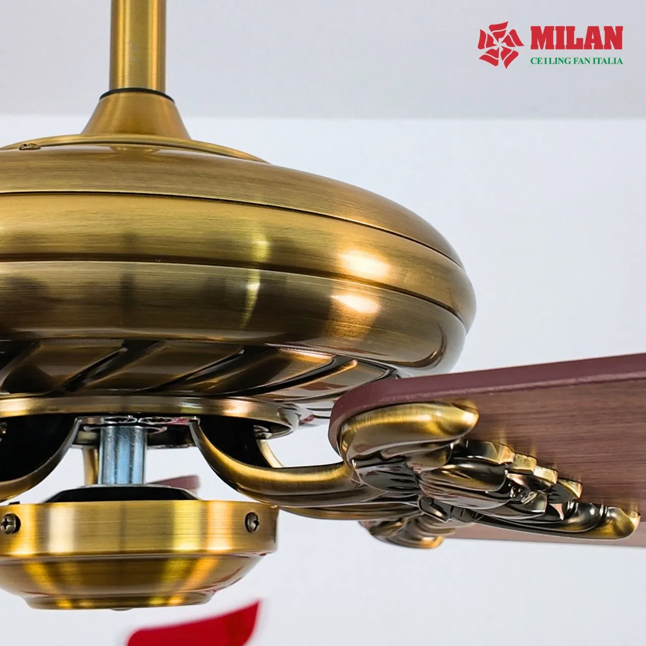Quạt trần FY503 KĐ sử dụng động cơ DC hiện đại.